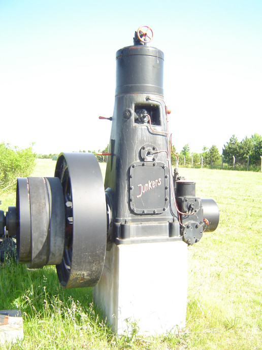 Alte Kläranlage Delitzsch um 1930, Doppelkolbenmotor zum Antrieb von Abwasserpumpen 2 Drehzahlen Alte Kläranlage Delitzsch um 1930, Doppelkolbenmotor zum Antrieb von Abwasserpumpen 2 Drehzahlen